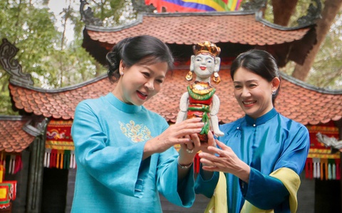 Phu nhân Tổng Bí thư Tô Lâm thiết kế áo dài tặng Phu nhân Thủ tướng Singapore
