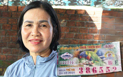 Chủ nhân vé số trúng đặc biệt bị rách: Sẽ sửa nhà, chia sẻ món quà nhỏ với người khó khăn, neo đơn