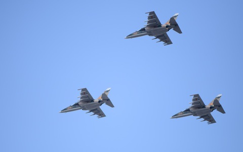 Trực thăng, Yak-130 và Su-30MK2 bay tập luyện trên bầu trời trung tâm TP.HCM