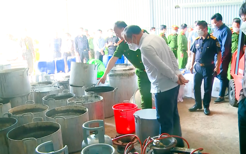 Cận cảnh xưởng sản xuất ma túy cực lớn trong nghĩa trang ở TP Nha Trang, vừa bị công an triệt phá
