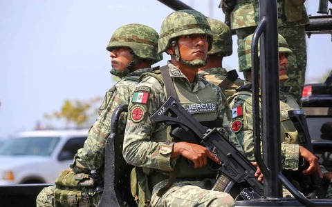 Xả súng vào xe chở dân thường, 4 binh sĩ Mexico bị kết án 40 năm tù