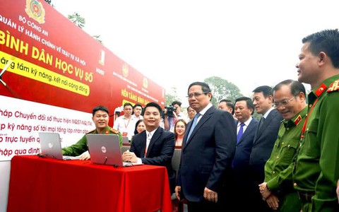 Không thể cất cánh nếu xã hội số không đồng bộ