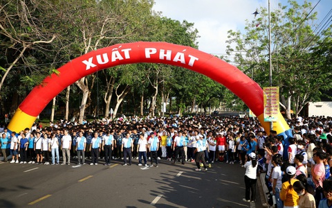 Ngày chạy Olympic vì sức khỏe toàn dân tại Cần Thơ thu hút hơn 8.000 người tham gia