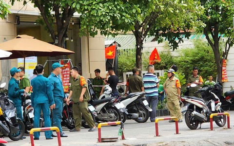 Điều tra vụ bé trai tử vong trước sảnh chung cư ở quận Tân Phú