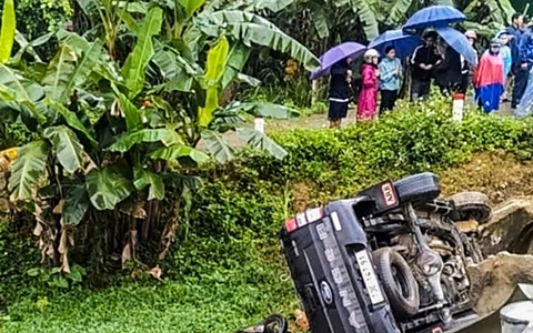 Va chạm giữa ô tô và xe máy khiến 1 người chết, 2 người bị thương