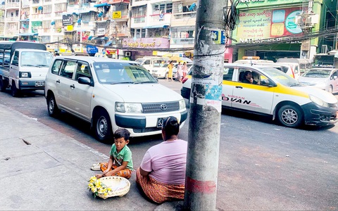 Khi kim đồng hồ dừng lại ở Mandalay