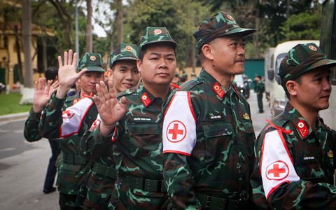 Lực lượng tinh nhuệ của quân đội Việt Nam lên đường sang Myanmar khắc phục hậu quả động đất
