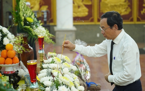 Bí thư Nguyễn Văn Nên viếng nhạc sĩ Lư Nhất Vũ