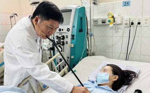 Nguy kịch vì 'bóng cười, nước biển'