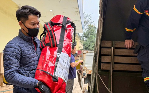 Đoàn công tác Bộ Công an mang theo nhiều thiết bị cứu nạn chuyên dụng sang Myanmar