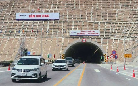 Cần 1.200 tỉ đồng gỡ 'nút thắt' trên cao tốc Bắc - Nam đoạn qua hầm Núi Vung