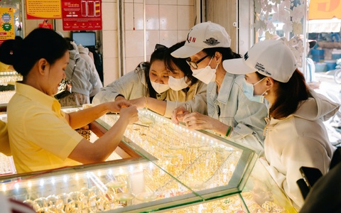 Giá vàng vượt 101 triệu đồng/lượng