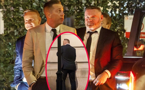 Wayne Rooney bị troll khoảnh khắc ‘xả nước cứu thân’ trên phố