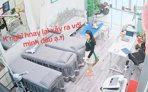 Cô gái não cá vàng đi khắp nhà tìm cây chổi đang kẹp trên nách