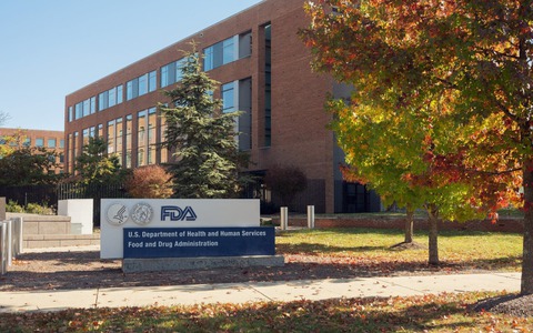 Ông Trump sa thải hàng nghìn nhân viên FDA, CDC