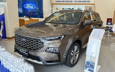 Tin tức giá xe: Ford Territory giảm 70 triệu đồng tại đại lý, xe VIN 2025 rẻ hơn Mazda CX-5 VIN 2024