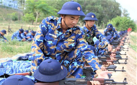 Lính biển vượt nắng gió thao trường