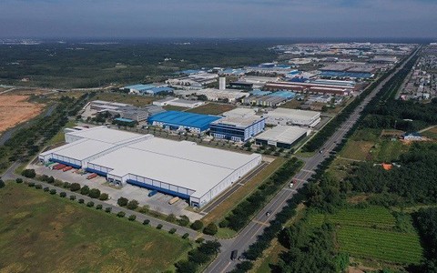 Cổ phiếu nằm sàn nhiều phiên, ‘ông lớn’ khu công nghiệp hoãn thương vụ lịch sử