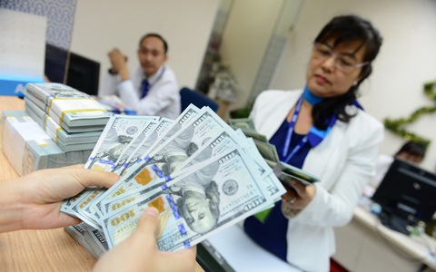 Giá USD ngân hàng giảm 302 đồng/USD chỉ sau hai ngày