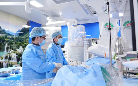 Cứu sống bệnh nhân hẹp stent mạch vành và suy thận