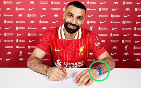 Chiếc đồng hồ của Mohamed Salah ‘gây choáng’ dân tình