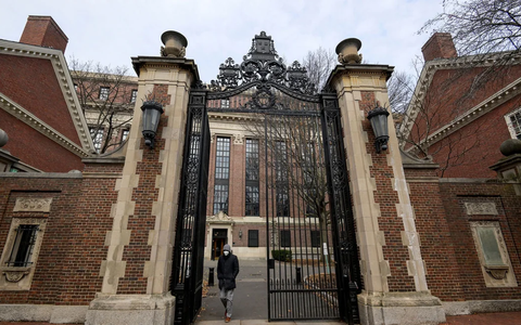 Các giáo sư Harvard kiện ông Trump vì đe dọa cắt tài trợ