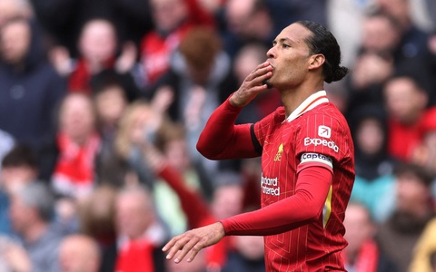 Liverpool tiến gần ngôi vương, Chelsea hòa vất vả