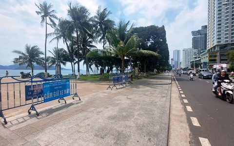 Chấm dứt giao tư nhân giữ xe thu tiền ở bãi biển Nha Trang
