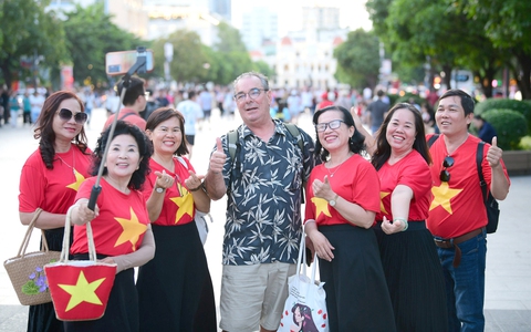 TP.HCM: Du lịch tưng bừng đón đại lễ, 50 năm mới có một lần