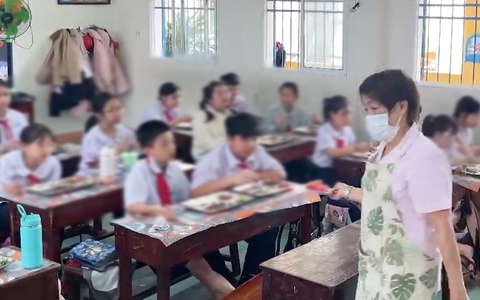 Phụ huynh phản ánh suất ăn bán trú lèo tèo ở Đà Nẵng, hiệu trưởng và lãnh đạo quận nói gì?