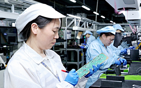 Trung Quốc khen Mỹ khi miễn thuế đồ điện tử, Nhà Trắng để ngỏ khả năng vẫn áp thuế chất bán dẫn