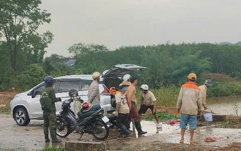 Sét đánh trúng chòi rẫy của nhóm người đi nhổ mì, 1 người chết