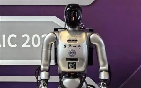 Trung Quốc ra mắt robot nhà nông
