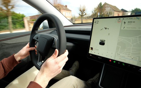 Chủ xe kiện Tesla 'tua odo' để né bảo hành