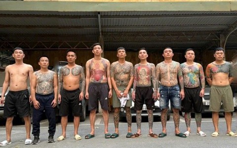 Bắt 9 người cho vay lãi nặng, thu giữ nhiều súng đạn
