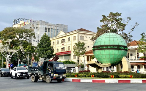 Đường về Cần Thơ tuy gần mà lâu