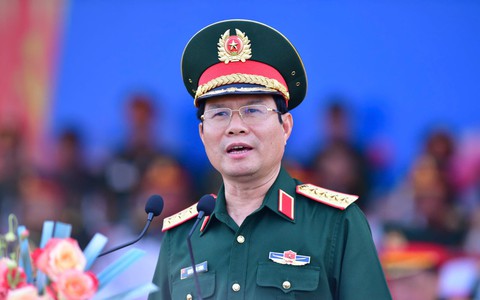 Tổng tham mưu trưởng Nguyễn Tân Cương trực tiếp chỉ đạo tổng hợp luyện tại sân bay Biên Hòa