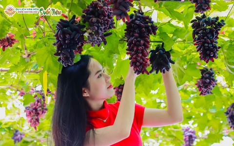 Suối Tiên rộn ràng đón khách lễ 30-4