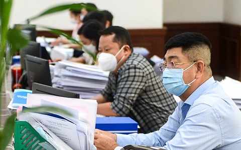Chuyển 100% biên chế cấp huyện hiện có để bố trí biên chế cấp xã