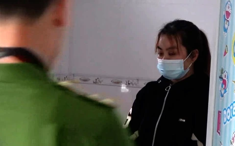 Khởi tố bảo mẫu liên tục đánh vào đầu, mặt bé gái trong giờ ngủ ở Tiền Giang