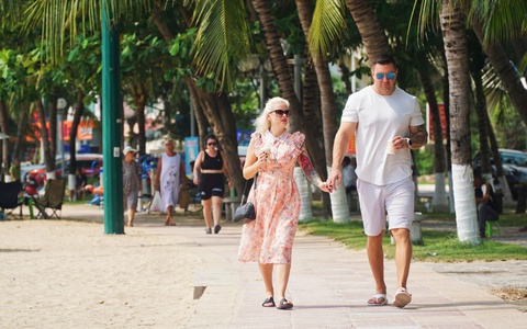 Khách đến Nha Trang dịp lễ 30-4 và 1-5: 'Bùng nổ' tour nội địa
