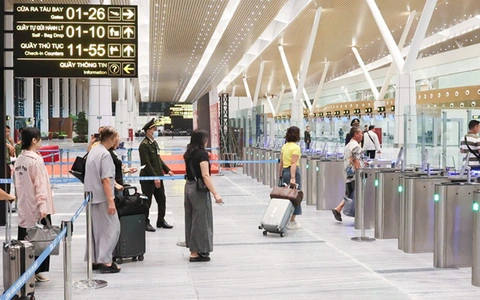 Nhà ga T3 Tân Sơn Nhất bắt đầu đón khách