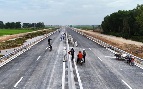 Ngắm cao tốc Bắc - Nam qua Hà Tĩnh trước ngày thông xe kỹ thuật