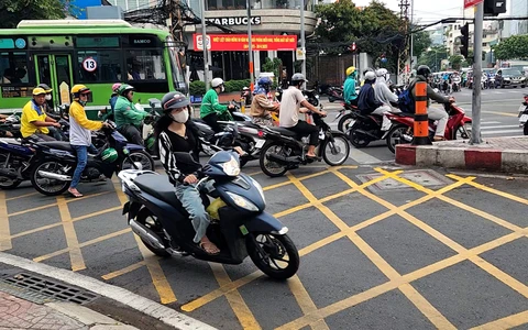 TP.HCM nghiên cứu nhân rộng kẻ vạch mắt võng để xe rẽ phải liên tục