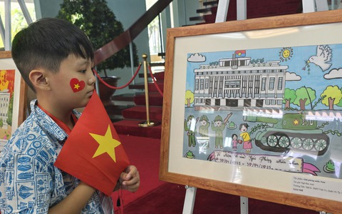 Dinh Độc Lập trong mắt trẻ
