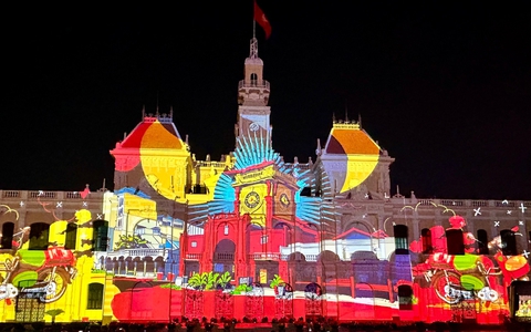 Bữa tiệc nghệ thuật 3D mapping rực rỡ mở màn chuỗi hoạt động 'Sắc màu thành phố Bác'