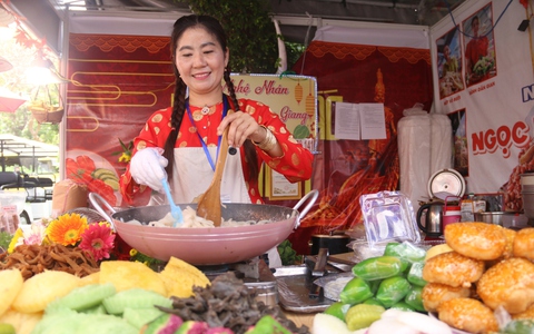 Vô Thảo cầm viên ăn đủ món ngon 3 miền