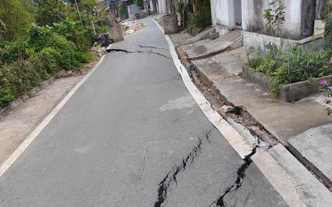 Xuất hiện vết nứt lớn có nguy cơ sụt cả mảng, Lào Cai công bố tình huống khẩn cấp