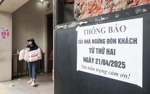 Tất bật chuyển đồ đạc ra khỏi tòa Hàm cá mập để chuẩn bị phá dỡ
