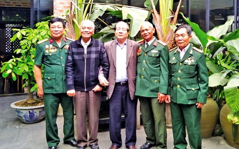 Bài hát quốc dân 'Năm anh em trên một chiếc xe tăng' ra đời bất ngờ thế nào?